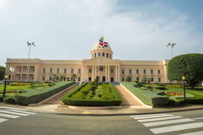 Gobierno dominicano anuncia reforma para ahorrar RD$25,000 millones mediante fusión de ministerios y organismos