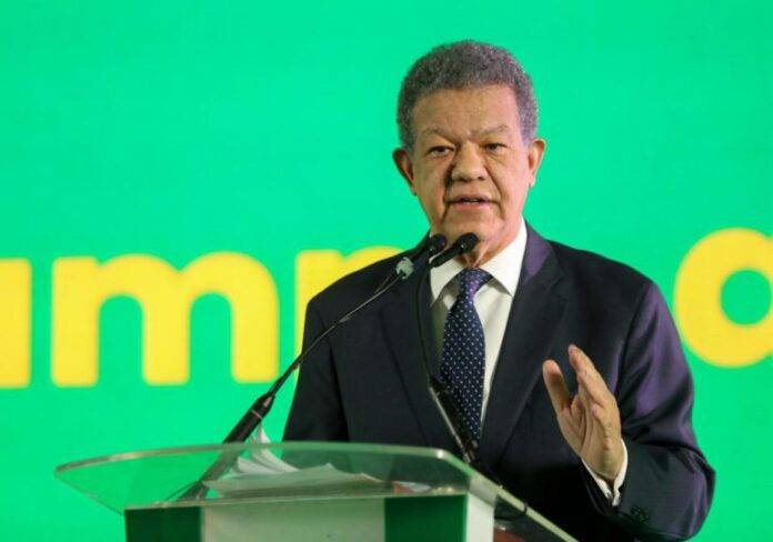Leonel Fernández retoma sus conversatorios con los dominicanos en «La Voz del Pueblo»