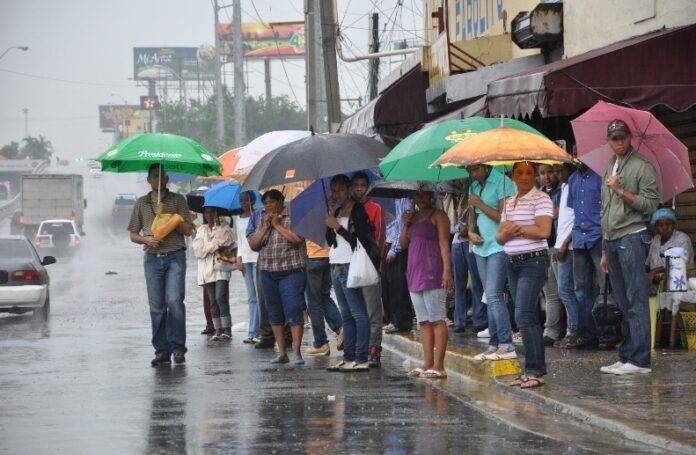 Vaguada y sistema frontal provocarán aguaceros y tormentas eléctricas esta tarde en varias provincias del país