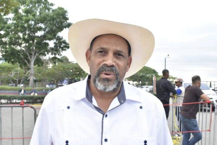 Alcalde de Dajabón advierte sobre aumento de delitos cometidos por menores haitianos y pide intervención urgente