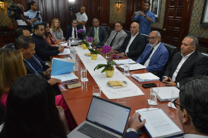 Comisión para consensuar la Ley que establece la creación del DNI se reúne esta tarde