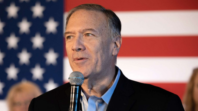 Mike Pompeo, pasado secretario de Estado de EE.UU., imparte conferencia con Jochy Gómez como moderador