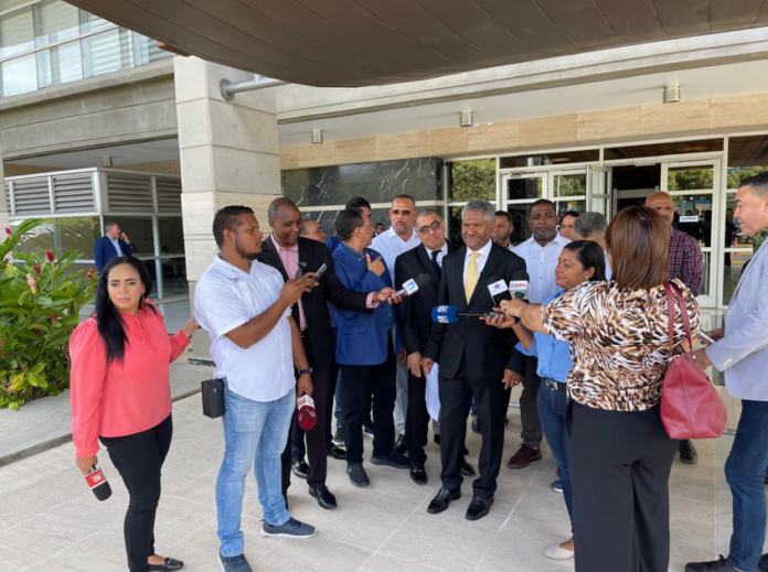 Propietarios de bancas de lotería acusan a diputado y senador de operar más de 1,100 bancas ilegales