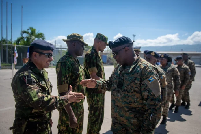 Los primeros efectivos de Bahamas aterrizan en Haití para unirse a la misión internacional
