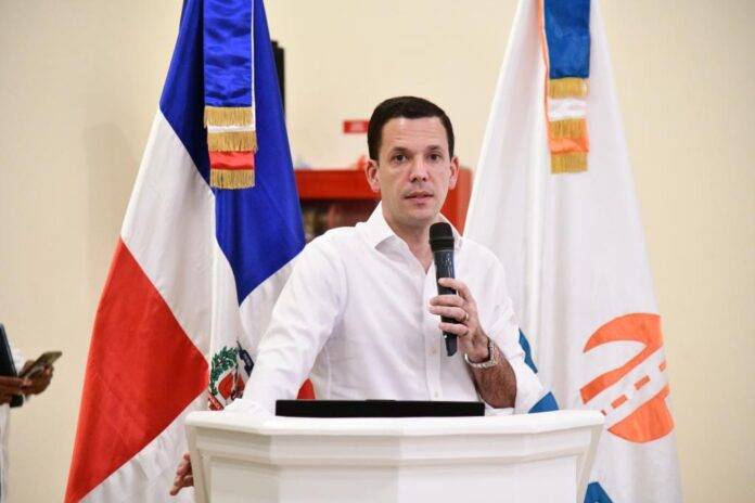 Arrestan al exdirector del Intrant, Hugo Beras; su abogada denuncia negativa de mostrar orden de arresto