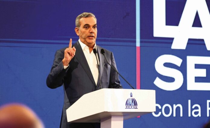 Abinader aclara que no es momento para que los funcionarios “presidenciables” renuncien a sus cargos