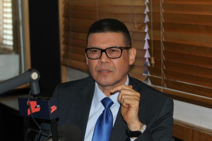 Ricardo Nieves deplora demanda de la gobernadora de Santiago a Luna TV: ‘El poder no es para intimidar