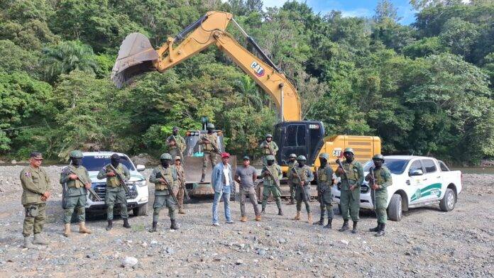 Autoridades desmantelan asentamientos ilegales en Parque Nacional la Humeadora tras protestas en Rancho Arriba