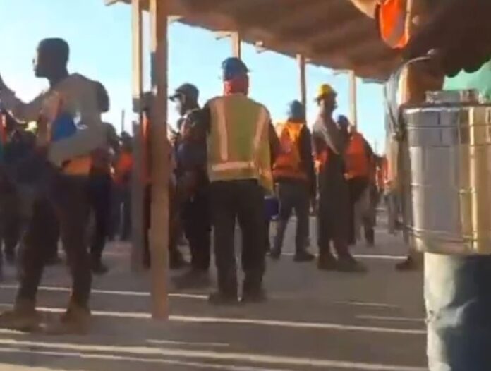 Trabajadores haitianos abandonan obras de construcción en Pedernales en protesta