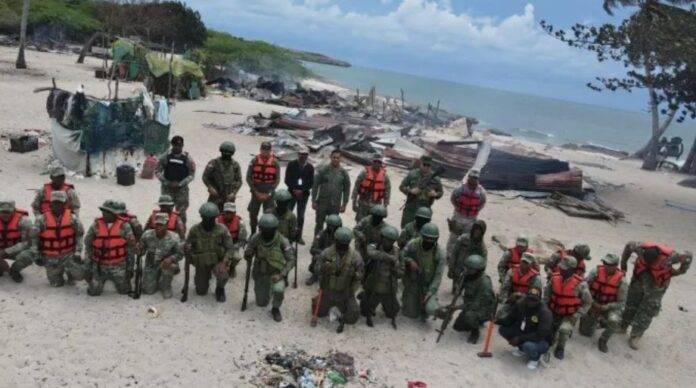 Arrestan 35 haitianos ilegales que construyeron 19 casuchas en Cabo Pequeño, Pedernales
