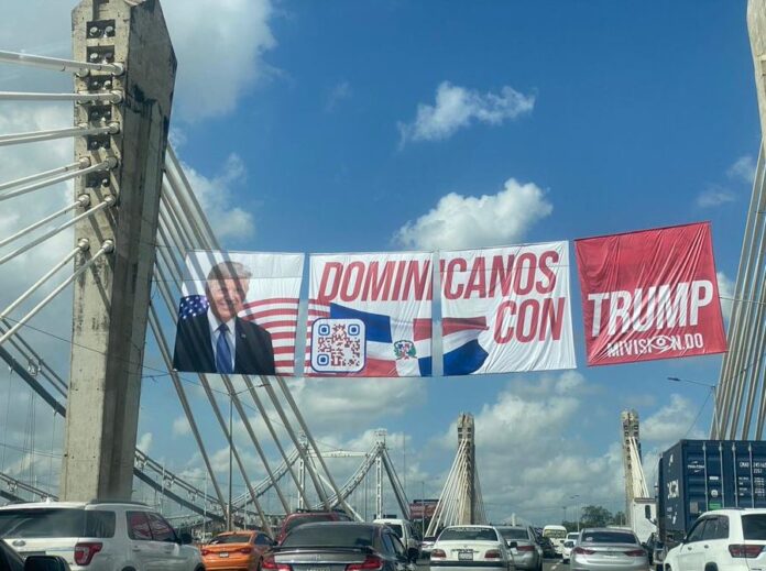 Retiran valla publicitaria de Donald Trump; Karim Abu Naba’a anuncia demanda contra José Ignacio Paliza