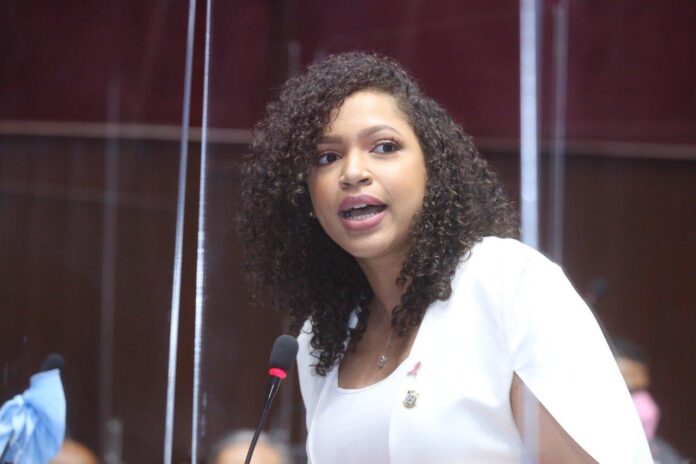 Juliana O’Neal considera esencial la reforma fiscal ante el creciente déficit y los préstamos acumulados