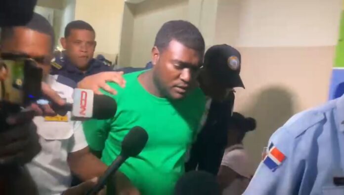 “Dios hará su justicia”, dijo el profesor Fernando Altagracia Peña, acusado agredir sexualmente a una estudiante de 13 años de edad