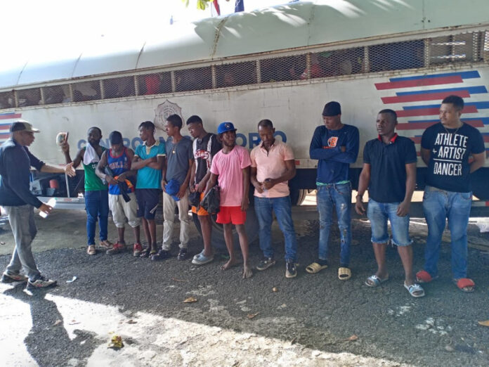 Arrestan a 333 haitianos indocumentados en operativos realizados en El Seibo e Higüey