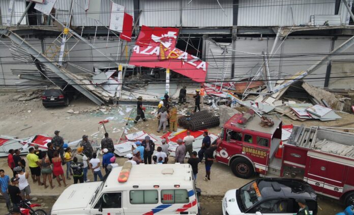 Construcciones en plaza colapsada en Santiago estaban paralizadas por orden del Ministerio de Vivienda