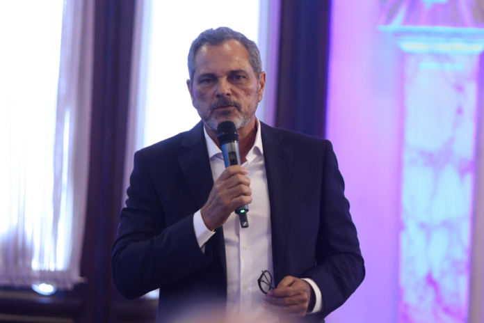 Junior Noboa dice que entrenadores inyectan cloro a niños para mejorar su rendimiento en el béisbol