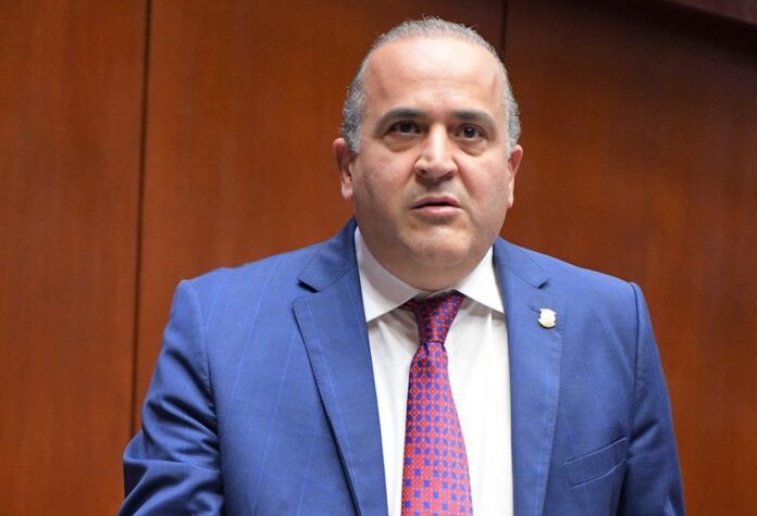 Proponen limitar a un vehículo cada cuatro años los privilegios de importación para legisladores