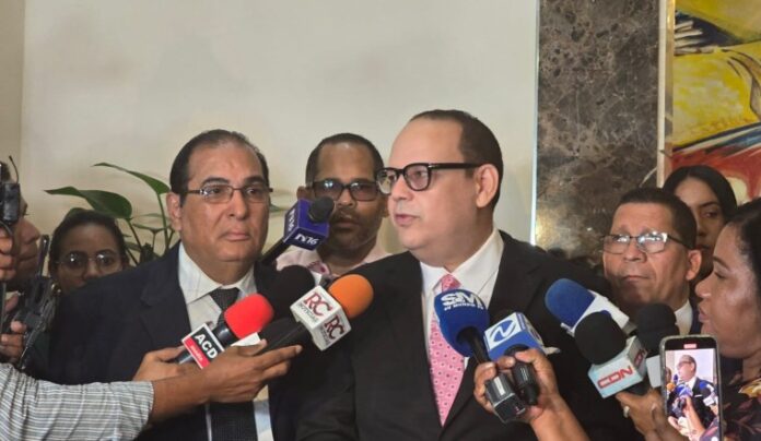 CARD propone ley para garantizar salario mínimo de 60 mil pesos a abogados del sector público