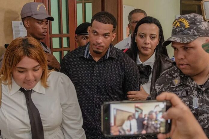 Solicitan medida de coerción contra Wander Franco por porte ilegal de arma de fuego