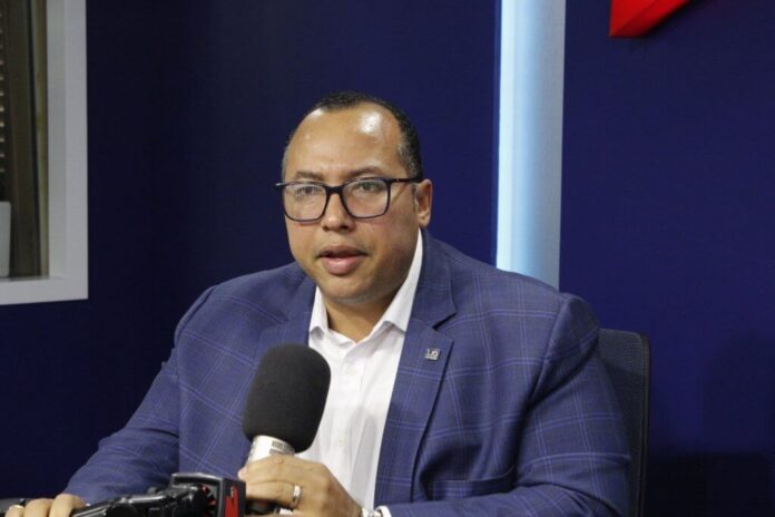 Director de Pasaportes asegura no haber sido consultado sobre solicitud de cédulas en aeropuertos