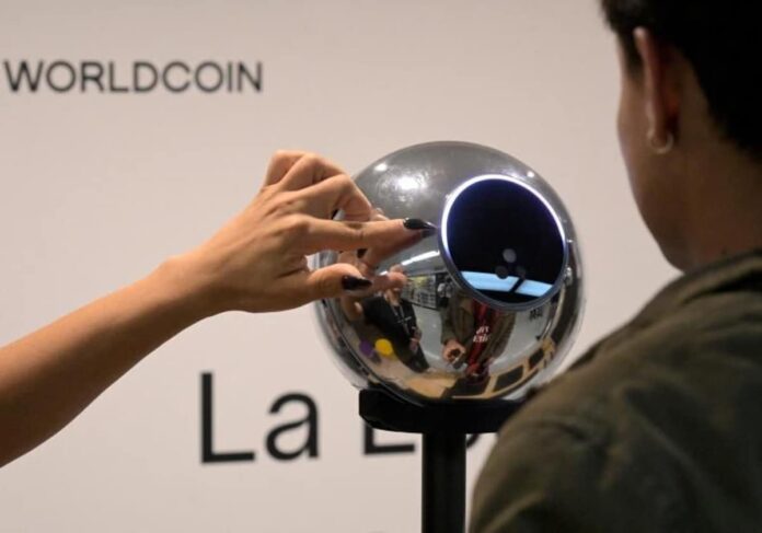 Polémica por captura de iris a cambio de criptomonedas