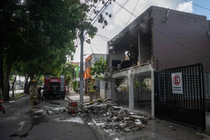 Fuga de gas provoca explosión en Santiago y deja seis heridos