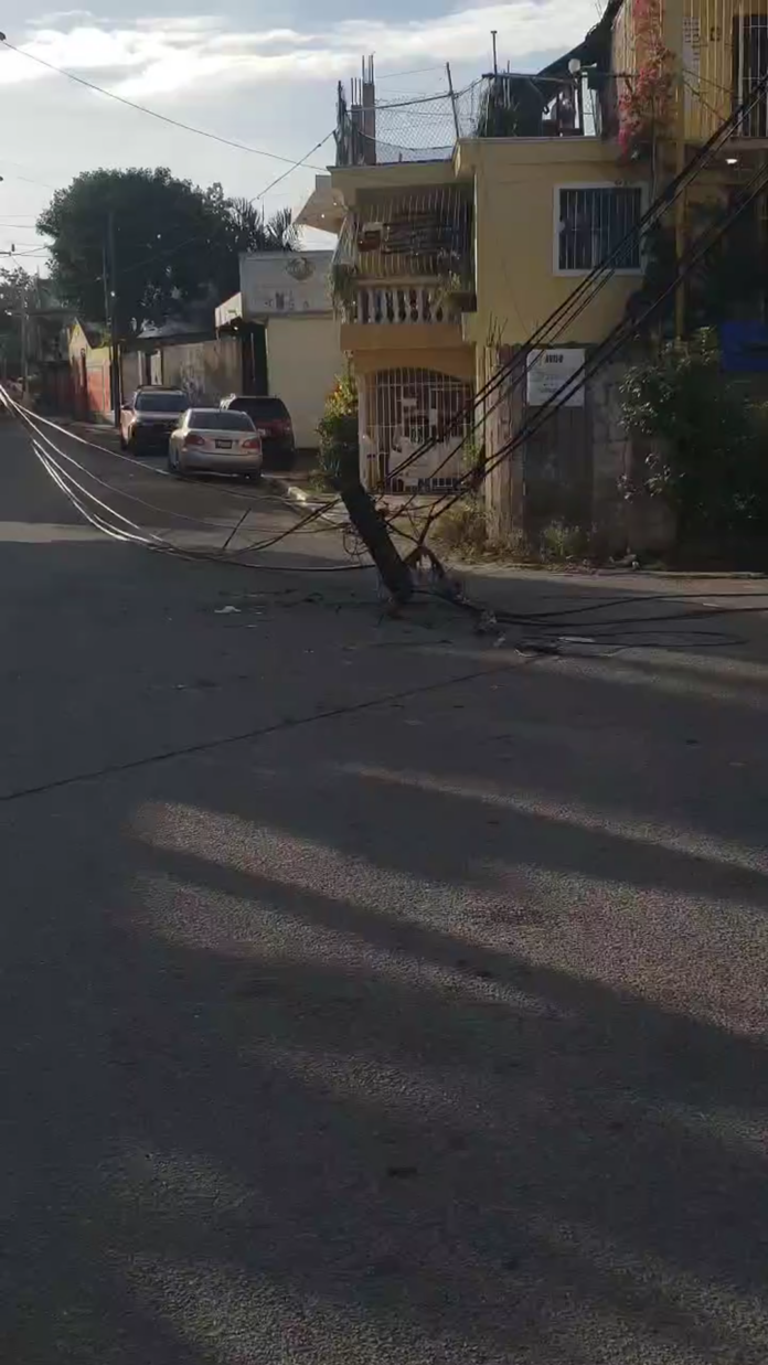 Denuncian tendido electrico en el suelo por dos días en Invivienda