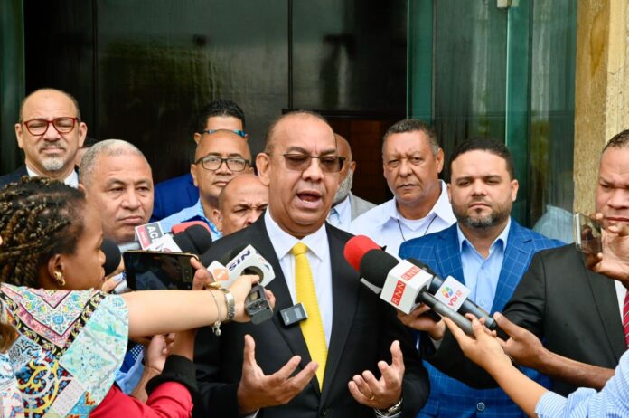 Ministro de Obras Públicas responde a Leonel Fernández sobre uso de fondos de renegociación con Aerodom