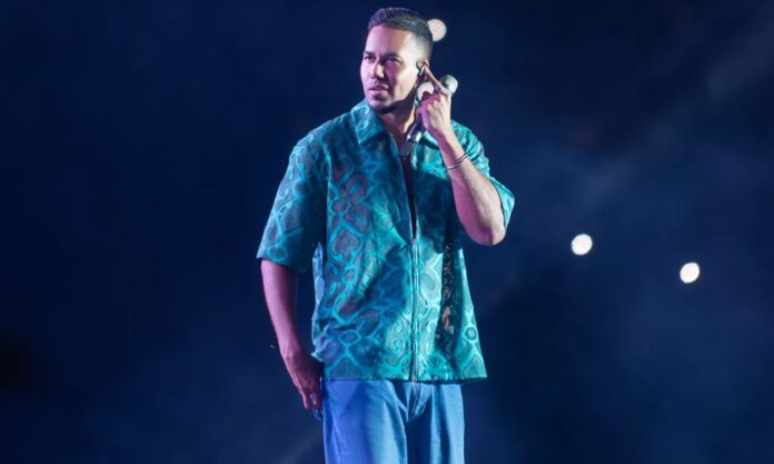 «Nadie está por encima de las leyes»: CNEPR advierte a Romeo Santos tras interpretar canción censurada