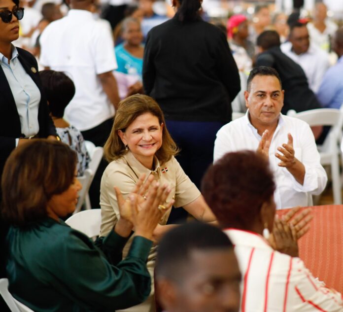 Protestan en Monte Plata con la iniciativa “Cámaras y micrófonos caídos” contra el DIECOM