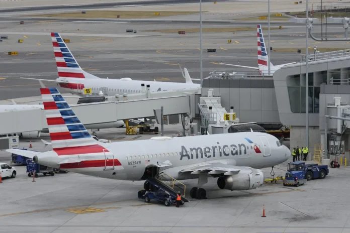 American Airlines cancela todos sus vuelos en Estados Unidos