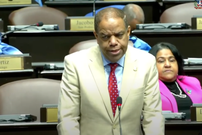 Danilo Díaz pide al presidente Abinader que aclare las acusaciones del presidente de Guatemala