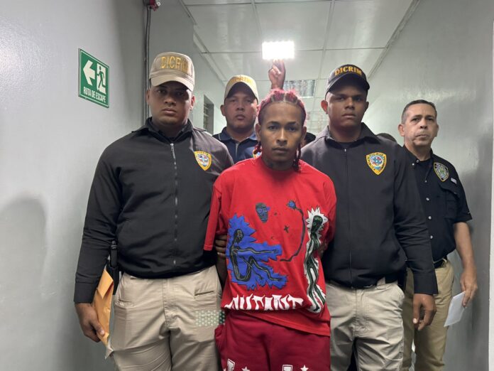 Se entrega “José Trenzas”, acusado de la muerte de una adolescente en el sector 27 de Febrero