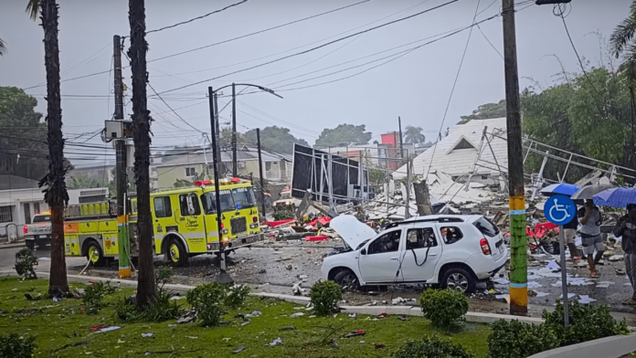 Escape de gas causa explosión mortal en oficina de abogados en Sosúa