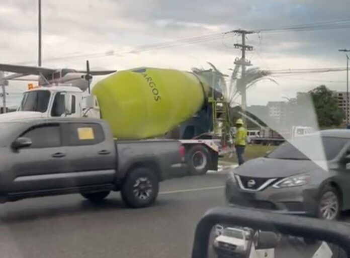 Argos responde ante incidente en la vía con material derramado por un mixer