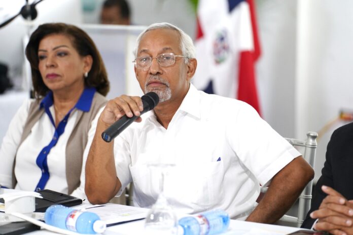 Ministro de Educación defiende nombramiento de auxiliares para nivel inicial pese a críticas de la ADP