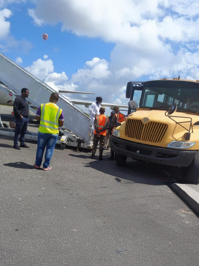 Estados Unidos repatría a 86 dominicanos indocumentados bajo estrictas medidas de seguridad