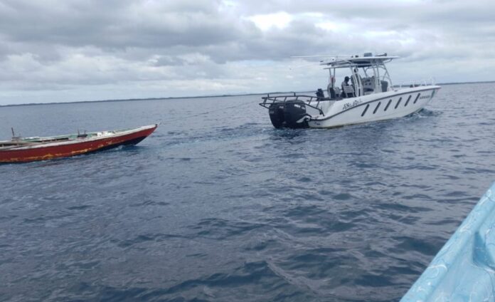 Armada Dominicana intercepta embarcación haitiana en operación contra pesca ilegal en Montecristi