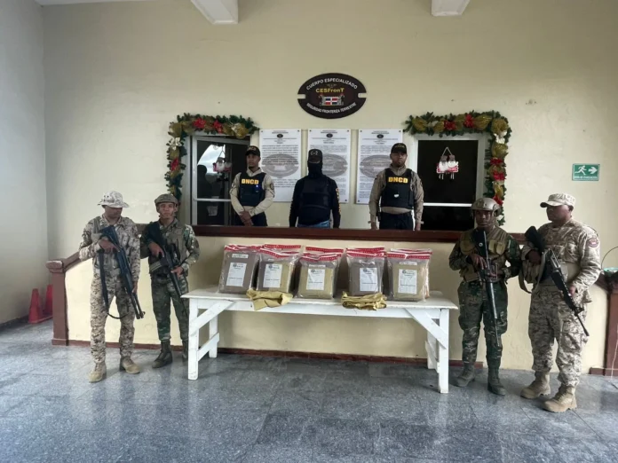 ¡¿MÁS DROGA?! Incautan 200 libras de presunta marihuana en operativo fronterizo en Elías Piña