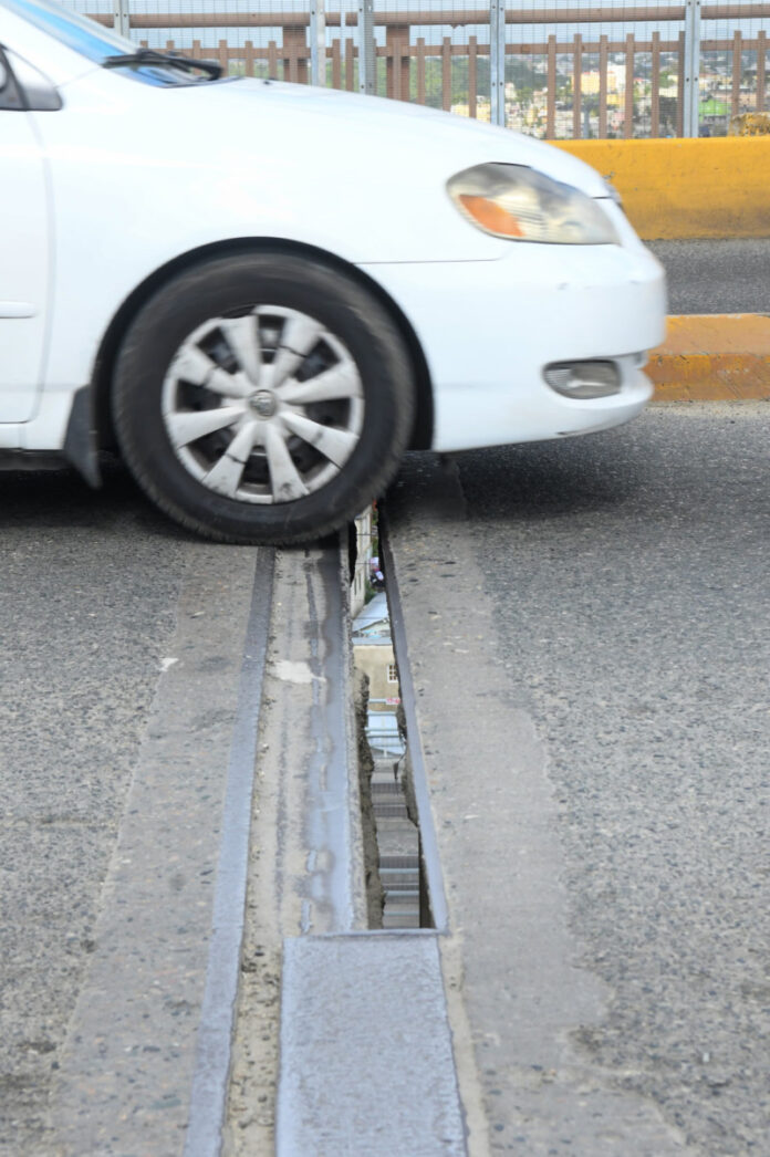 Puente de la 17 al borde del colapso: ciudadanos temen accidentes fatales