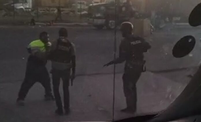 Camionero resulta herido de bala durante protesta frente al Puerto Multimodal Caucedo