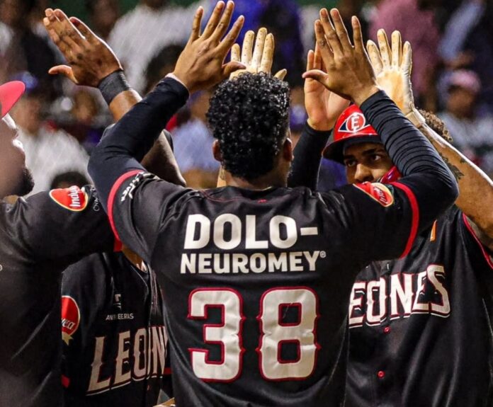 Leones del Escogido dominan a los Tigres y quedan a un paso de la corona número 17