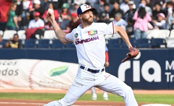 Leones del Escogido debutan con victoria 2-0 ante Cardenales de Lara en la Serie del Caribe 2025