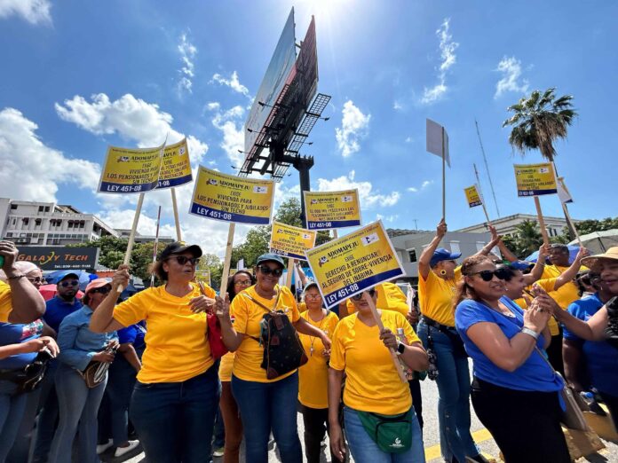 Maestros pensionados protestan por descuentos excesivos en sus pensiones