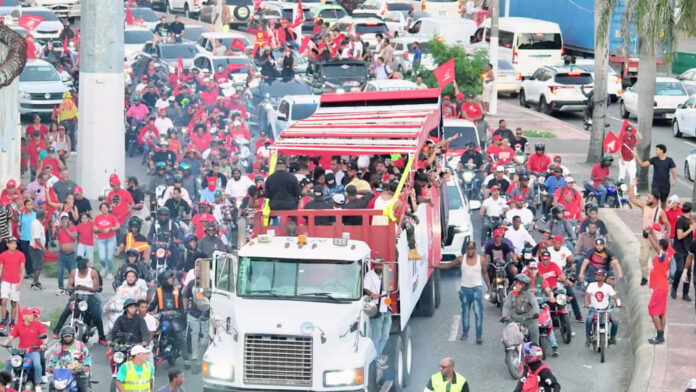Leones del Escogido celebran su corona 17 con multitudinaria caravana