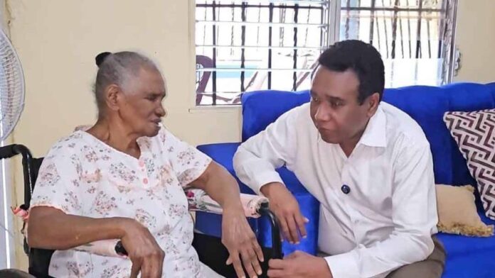 Senador Félix Bautista llama al Gobierno a pagar indemnización a anciana desalojada de terrenos del AILA