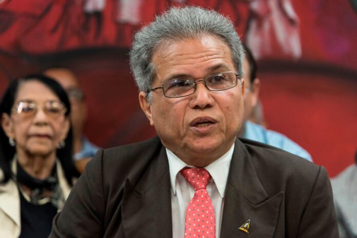 Presidente del CMD defiende cobros de hasta 3 mil pesos por consultas médicas