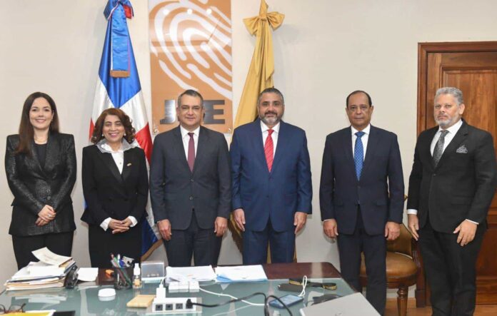 JCE inicia consultas con partidos políticos sobre cambio de cédula electoral