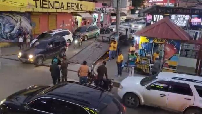 Denuncian maniobra irregular de grúa de la Digesett en Sosúa