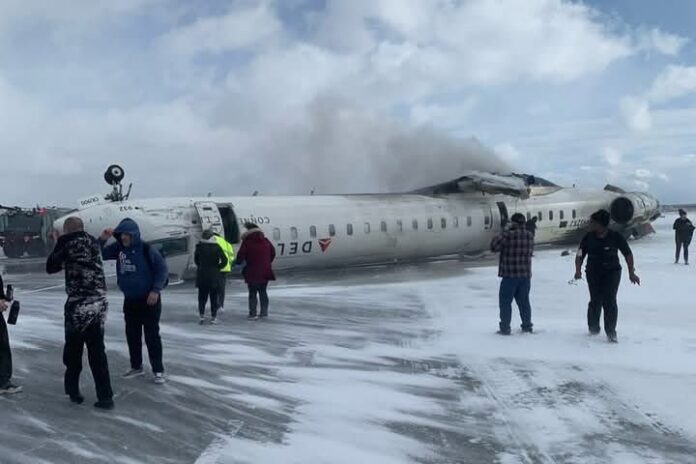 Avión de Delta sufre incidente al aterrizar en Toronto en medio de tormenta invernal